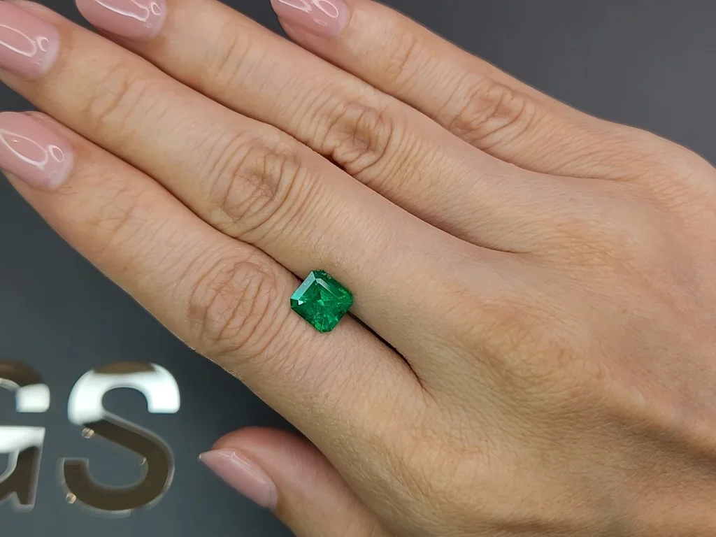 Intense Colombian emerald Muzo Green 1.65 ct Image №2