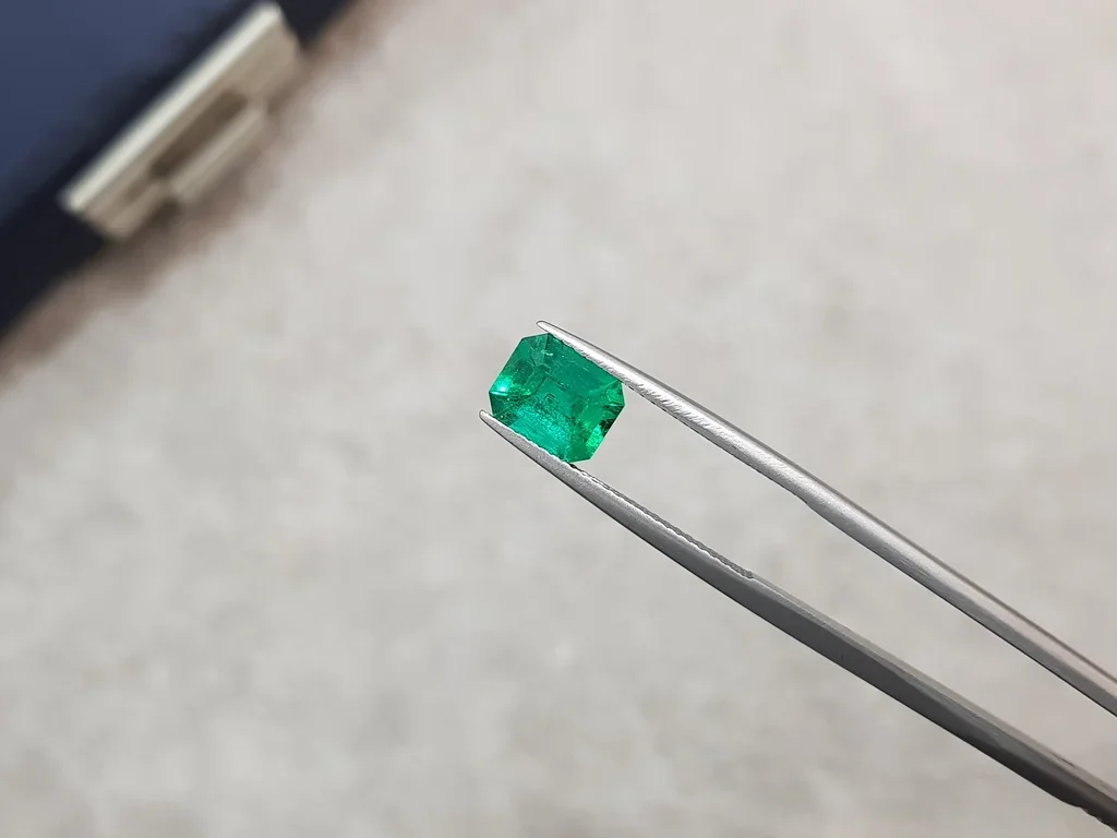 Vivid Green emerald 1.73 ct, Colombia Image №2