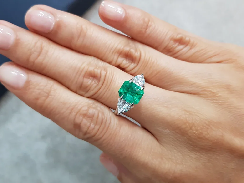 Vivid Green emerald 1.73 ct, Colombia Image №3