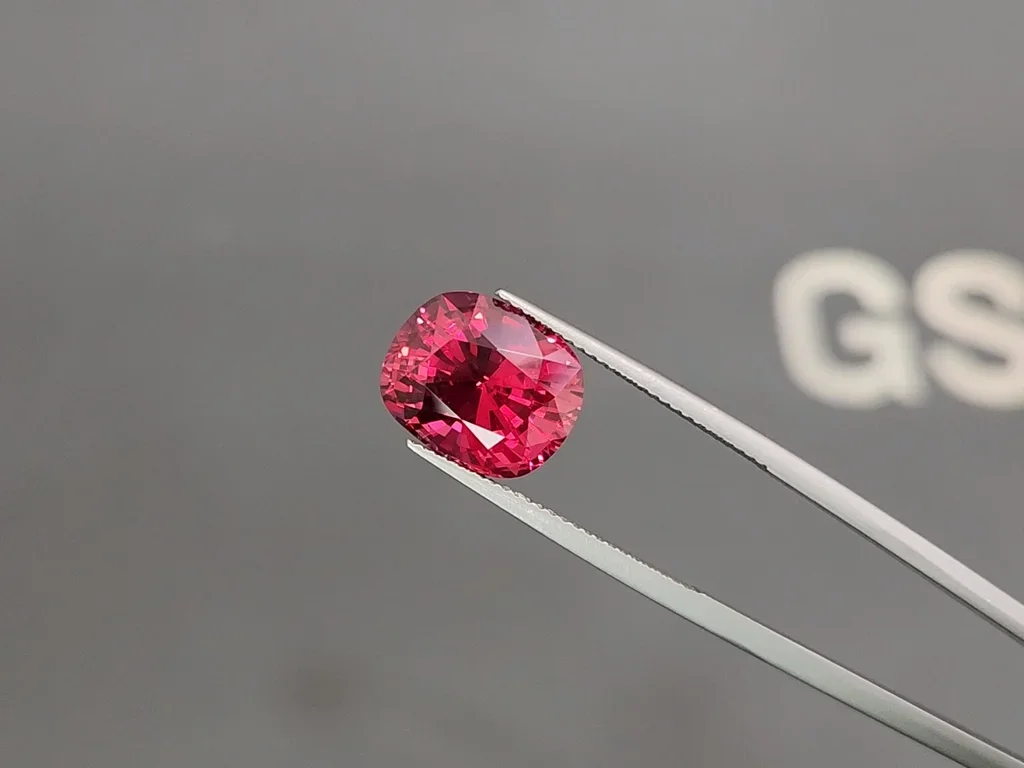 Unique Vibrant red type spinel in cushion cut  8.20 carats, Vietnam Image №3