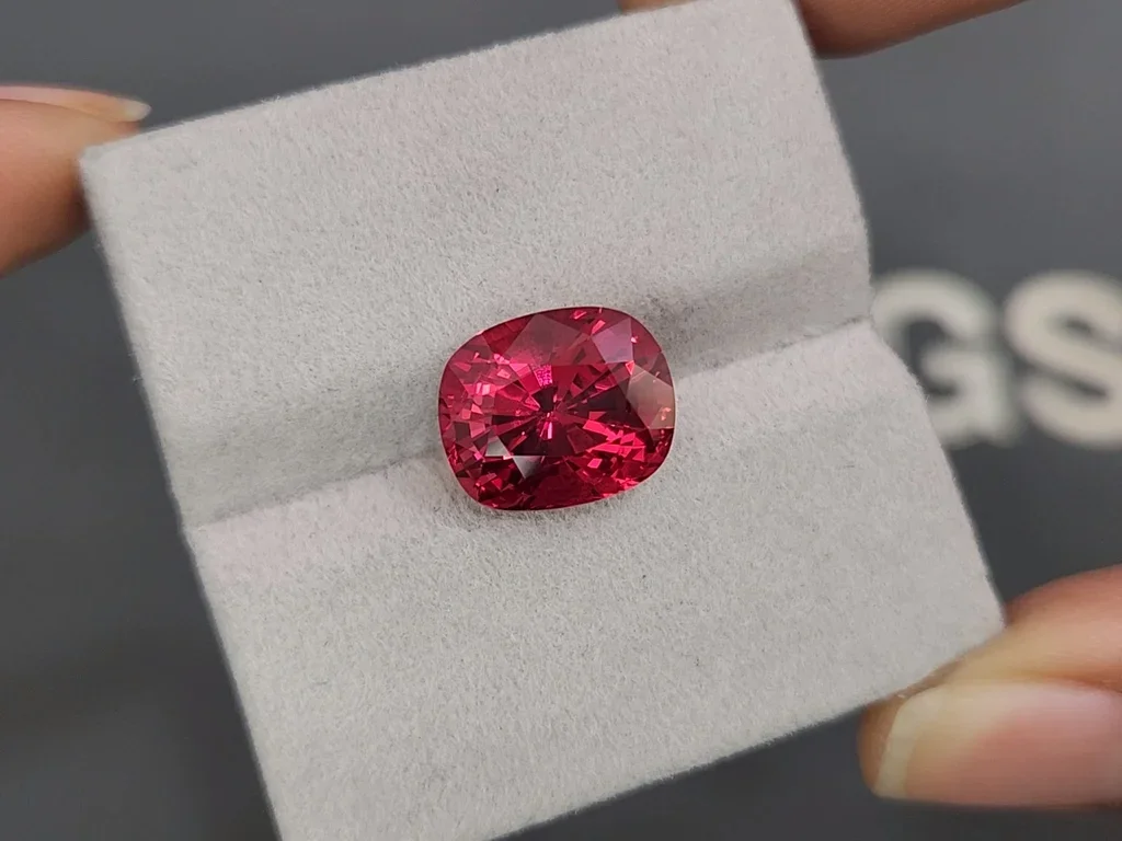 Unique Vibrant red type spinel in cushion cut  8.20 carats, Vietnam Image №4