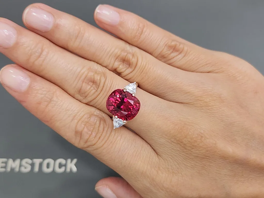 Unique Vibrant red type spinel in cushion cut  8.20 carats, Vietnam Image №5