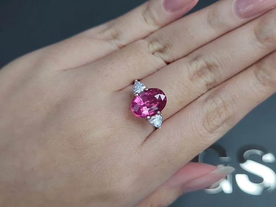 Vivid Pink Mahenge spinel in oval cut 4.52 carats, Tanzania   Image №5