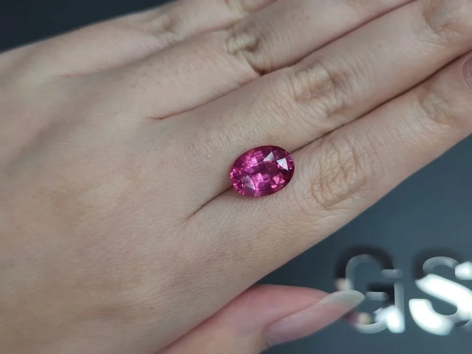 Vivid Pink Mahenge spinel in oval cut 4.52 carats, Tanzania   Image №2