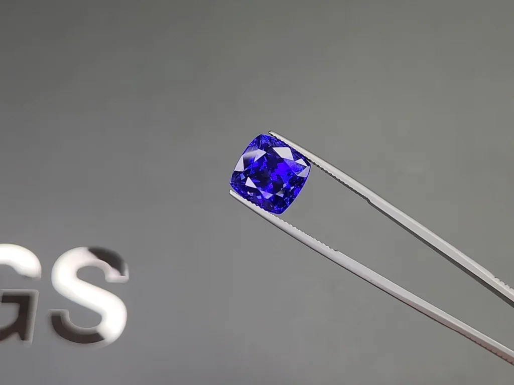 Large Royal blue tanzanite in cushion cut 11.80 carats, Tanzania Image №3