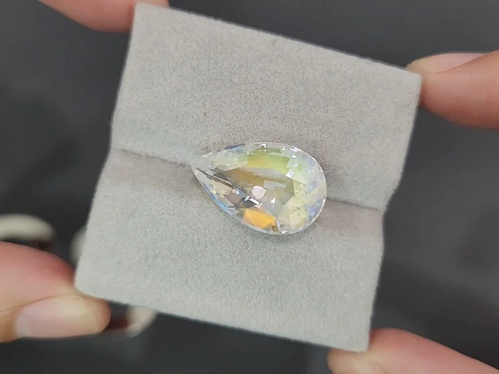 Rainbow moonstone pear cut 10.36 carats, Madagascar Image №4