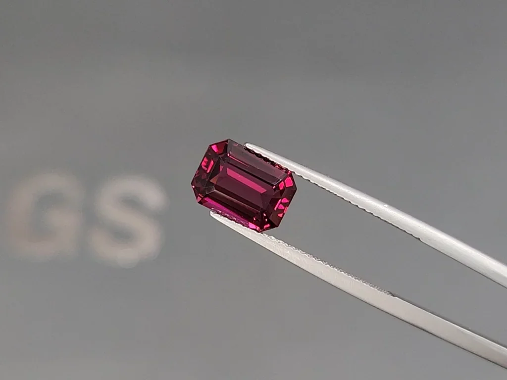 Garnet rhodolite octagon cut 3.77 carats, Tanzania Image №3