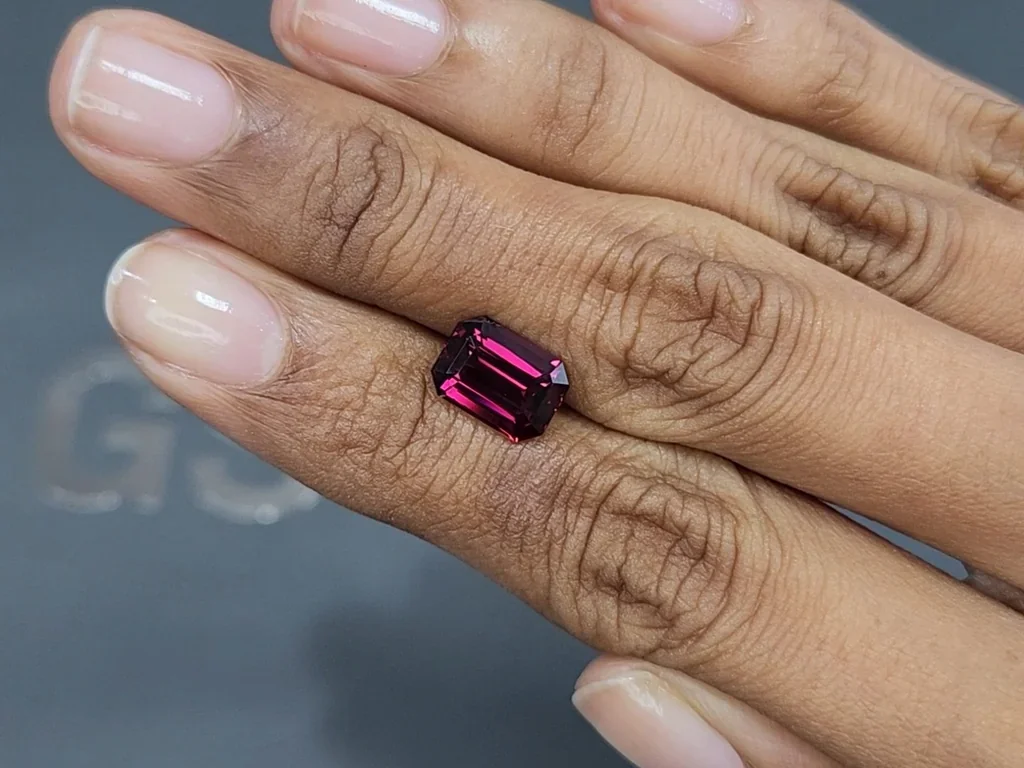 Garnet rhodolite octagon cut 3.77 carats, Tanzania Image №2