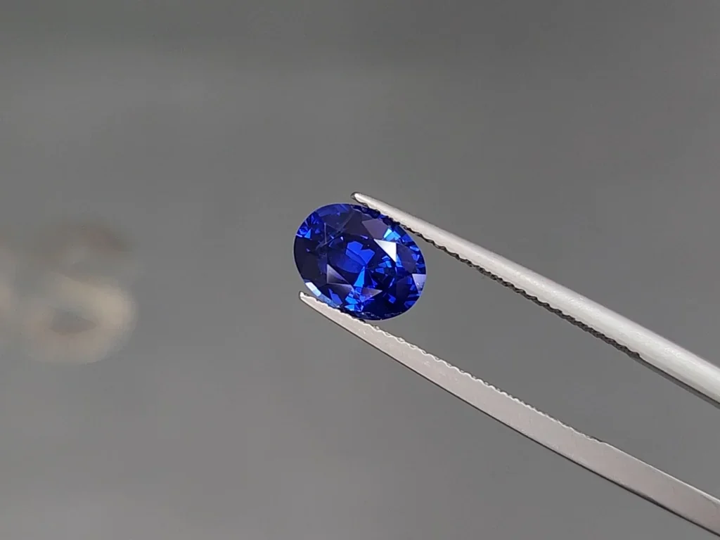 Sapphire Royal Blue oval cut 2.06 carats, Sri Lanka  Image №3