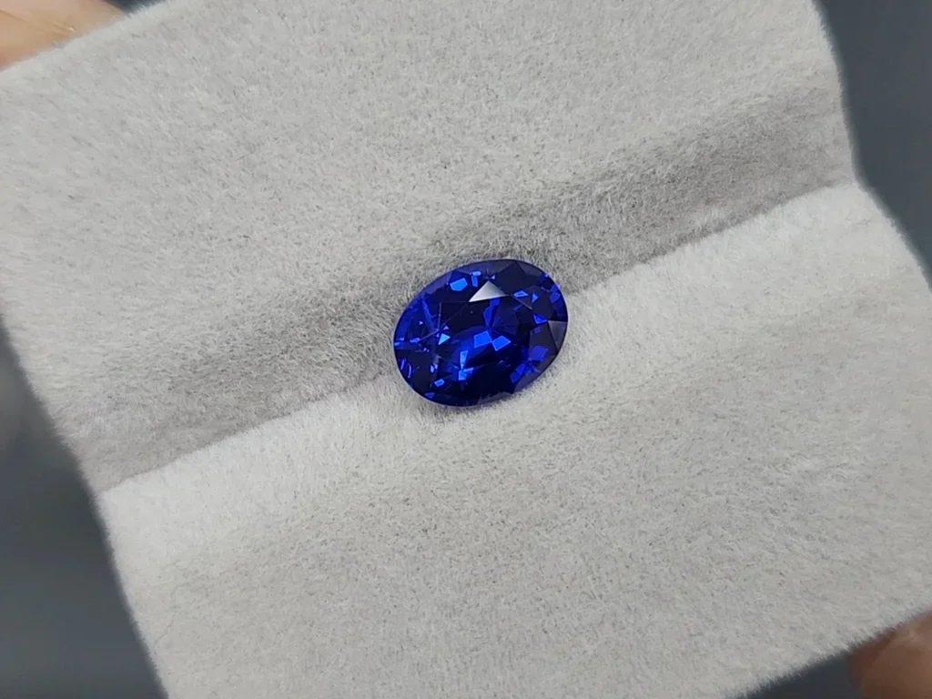 Sapphire Royal Blue oval cut 2.06 carats, Sri Lanka  Image №4