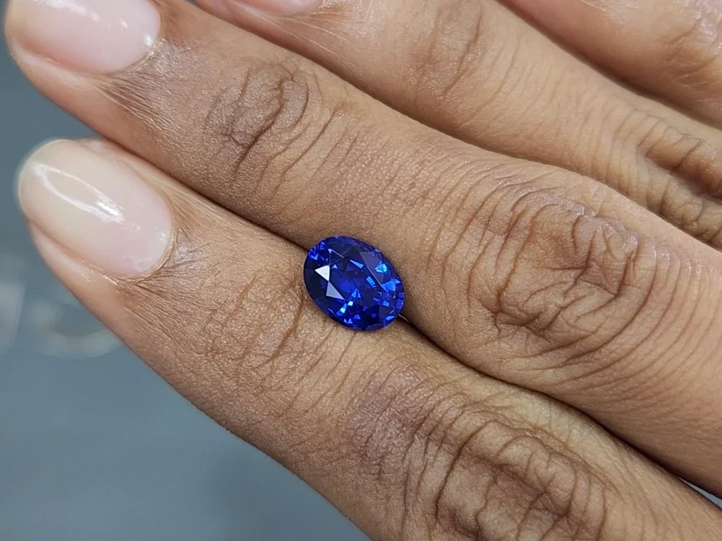 Sapphire Royal Blue oval cut 2.06 carats, Sri Lanka  Image №2