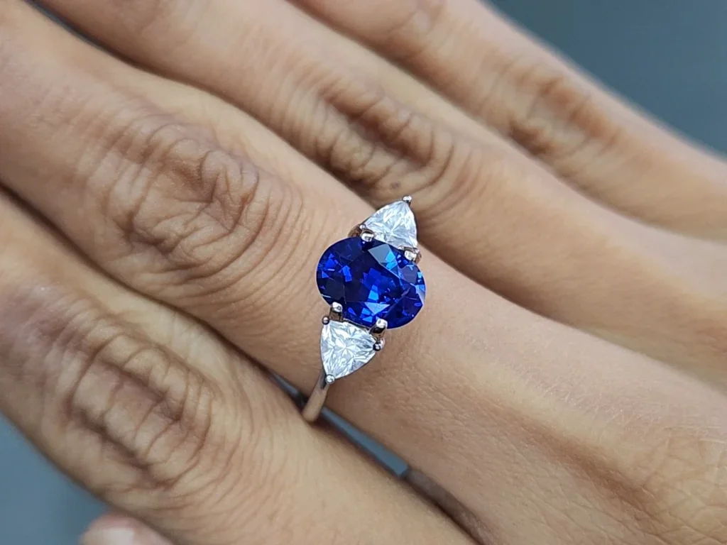 Sapphire Royal Blue oval cut 2.06 carats, Sri Lanka  Image №5
