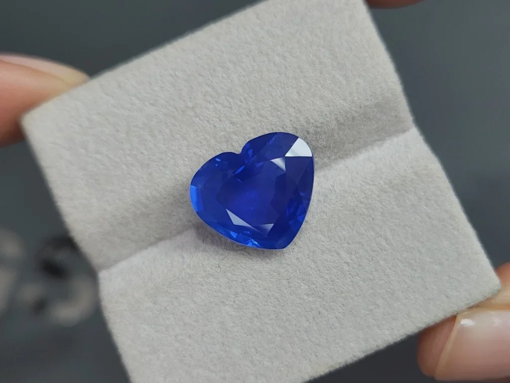Blue sapphire Rutile Silk Effect heart shape 8.07carats, Sri Lanka Image №4