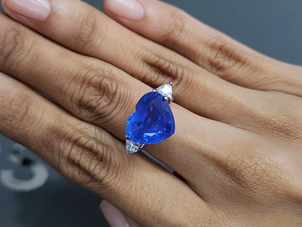 Blue sapphire Rutile Silk Effect heart shape 8.07carats, Sri Lanka Image №5