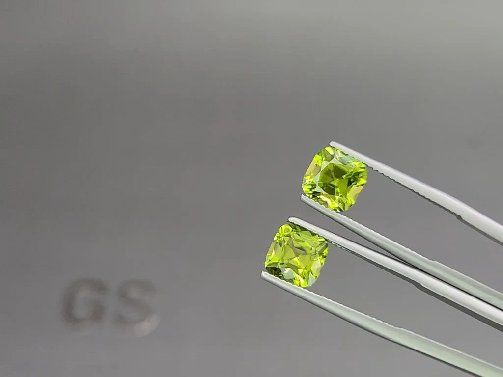 Set of Vivid yellow green  peridots cushion cut 10.42 carats, Burma Image №4