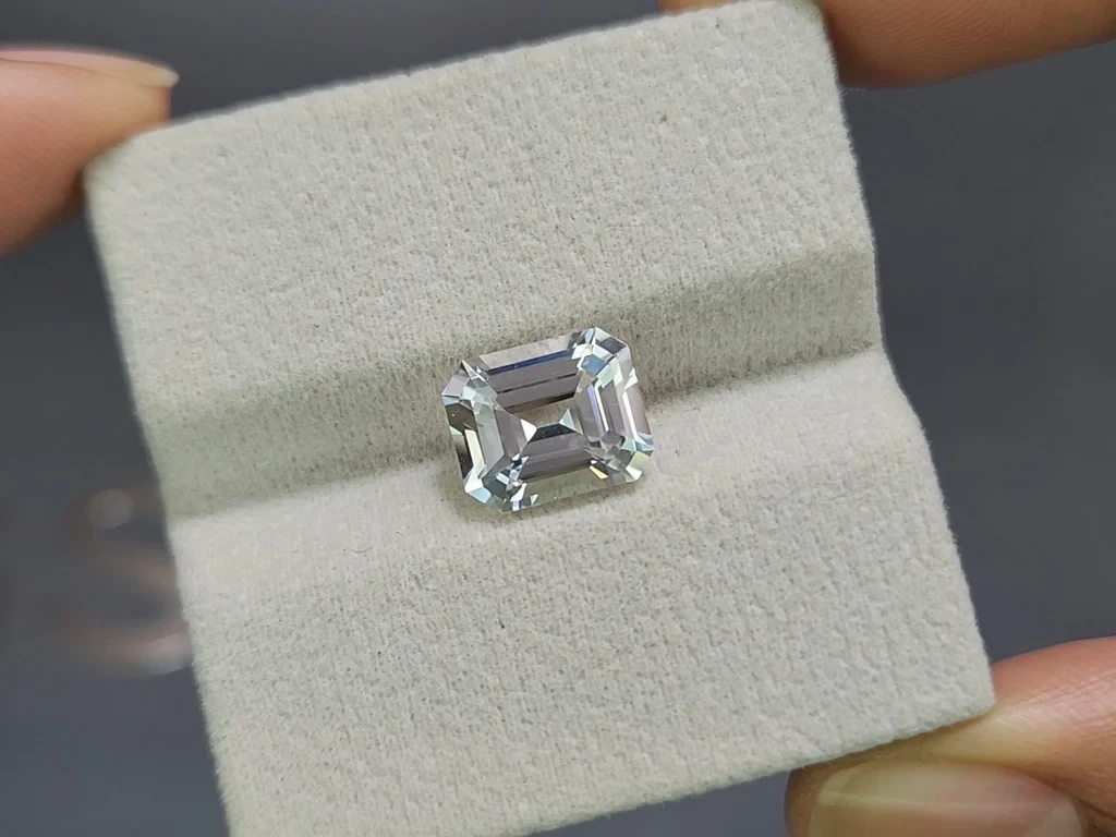 Kunzite octagon cut 3.78 carats, Pakistan Image №4
