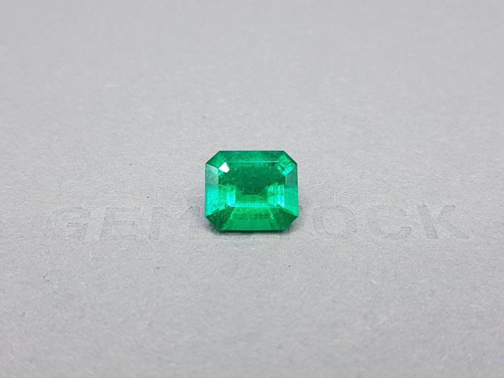 Colombian Vivid Green emerald in octagon shape 3.99 ct, GRS Image №2