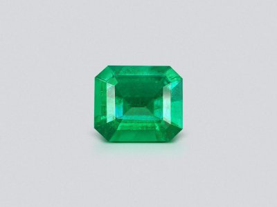 Colombian Vivid Green emerald in octagon shape 3.99 ct, GRS photo
