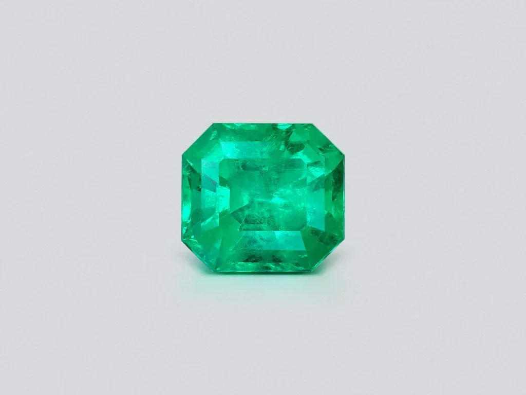Intense Green Colombian emerald 7.90 carats in octagon cut Image №1