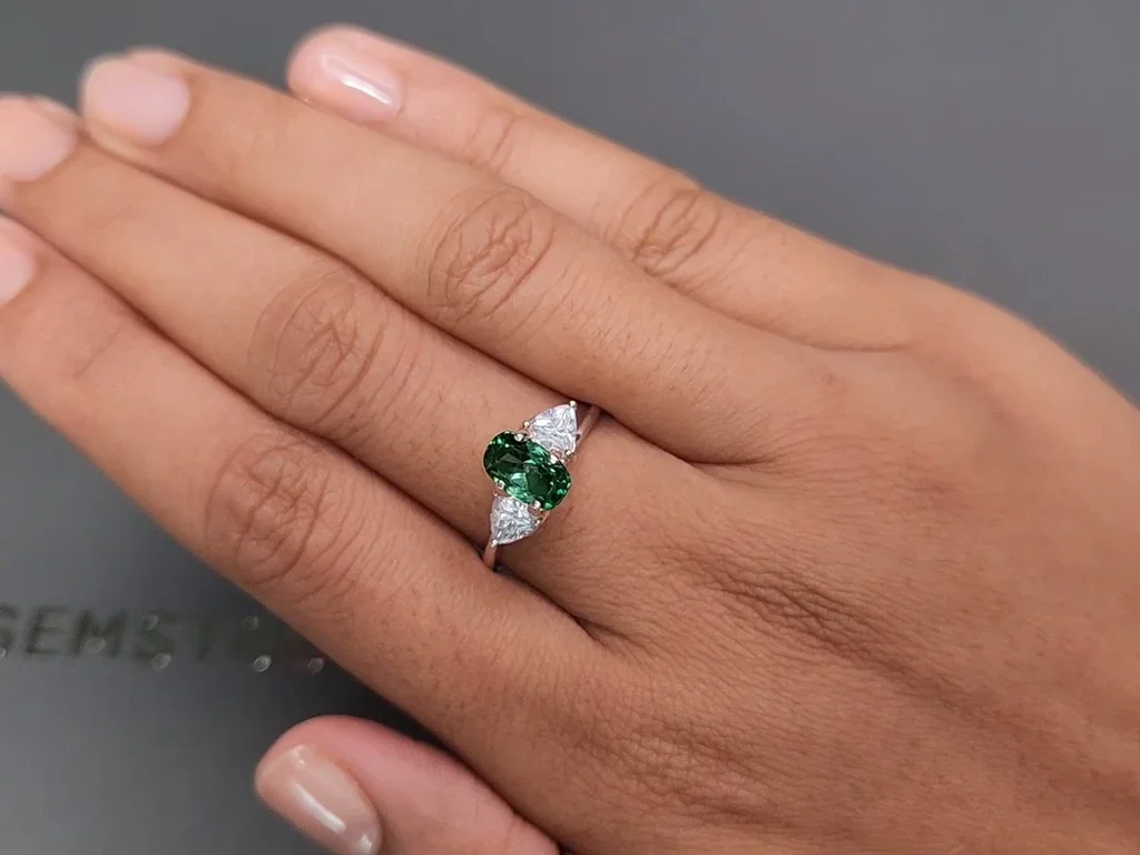 Neon-green tourmaline Paraiba 1.30 carats in cushion cut, Brazil  Image №5