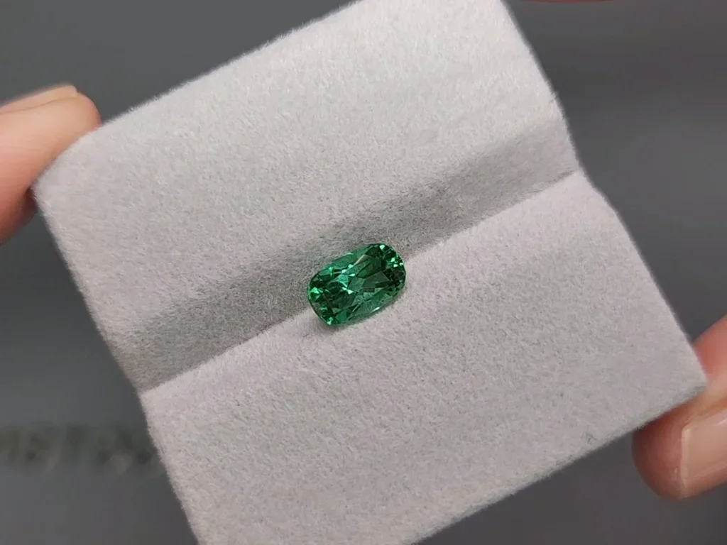Neon-green tourmaline Paraiba 1.30 carats in cushion cut, Brazil  Image №4