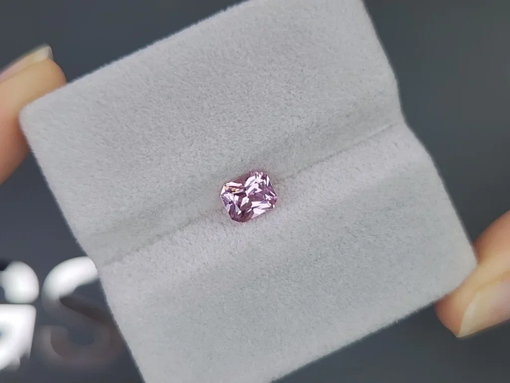 Pink sapphire (Baby Pink) radiant cut 0.90 carats, Madagascar Image №4