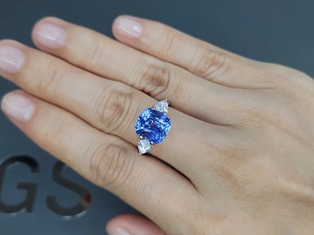 Unheated cushion cut Cornflower Blue sapphire 6.83 carats, Sri Lanka Image №5