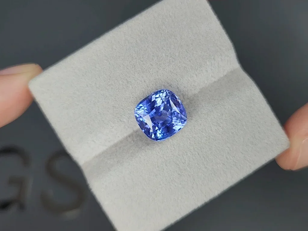 Unheated cushion cut Cornflower Blue sapphire 6.83 carats, Sri Lanka Image №4