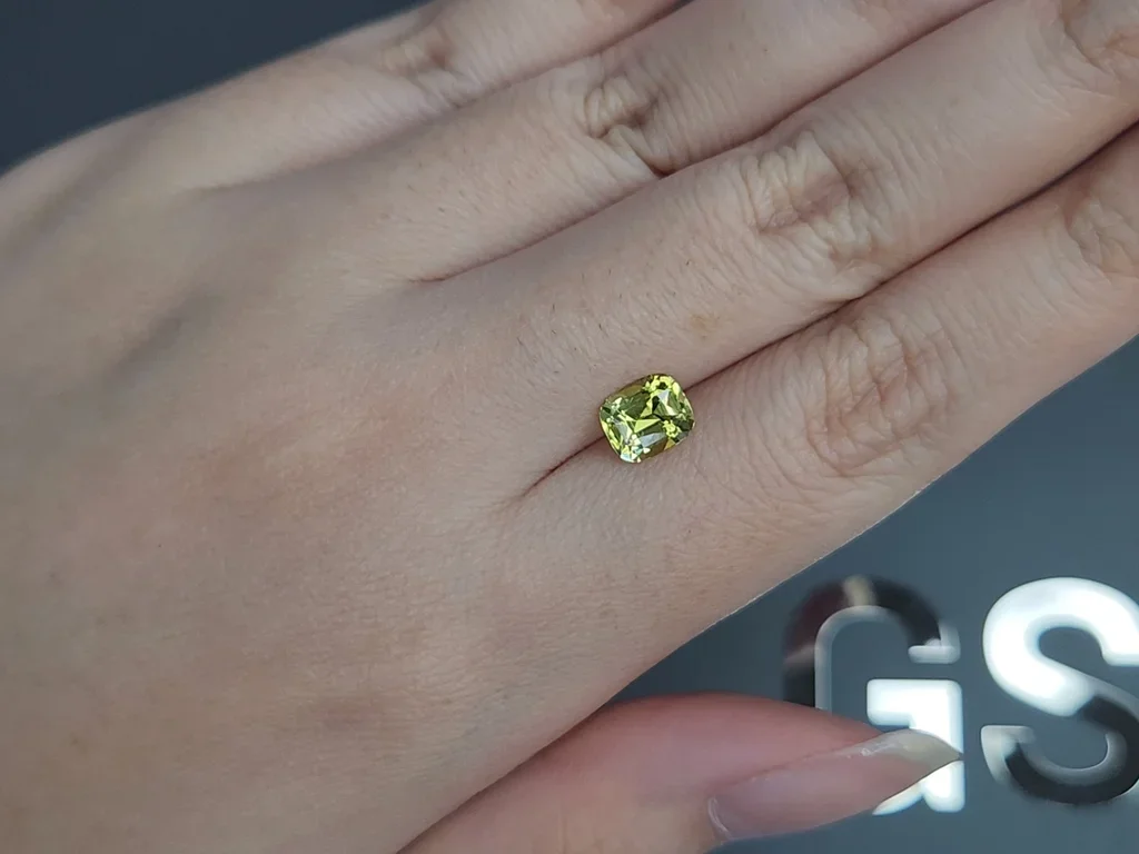 Yellow-green chrysoberyl in cushion cut 1.51 carats, Sri Lanka Image №2