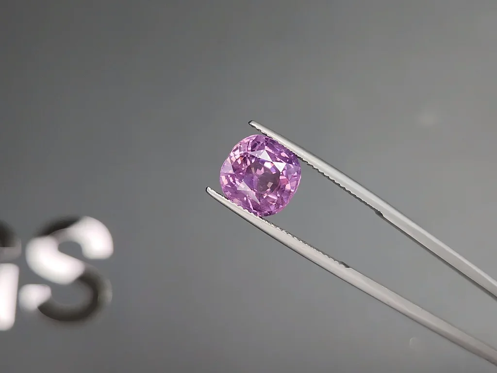 Unheated lavender sapphire in cushion cut 6.61 carats, Sri Lanka Image №3