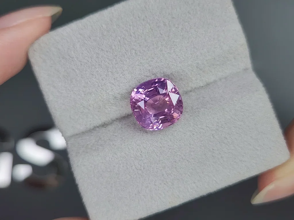 Unheated lavender sapphire in cushion cut 6.61 carats, Sri Lanka Image №4