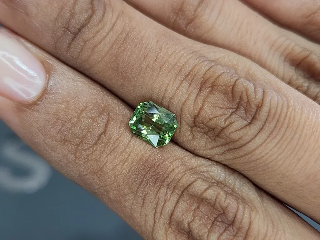 Garnet tsavorite radiant cut 1.58 carats, Tanzania Image №2