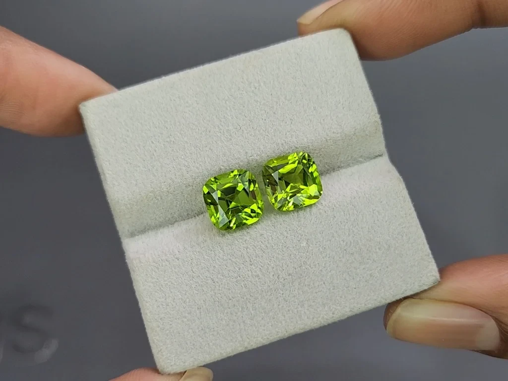 Pair of peridots cushion cut 5.92 carats, Burma Image №4