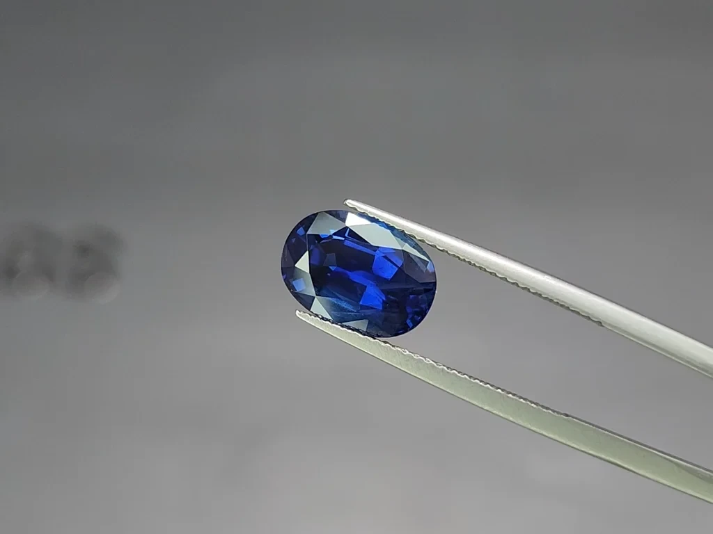 Sapphire Royal Blue oval cut 5.05 carats, Madagascar Image №3