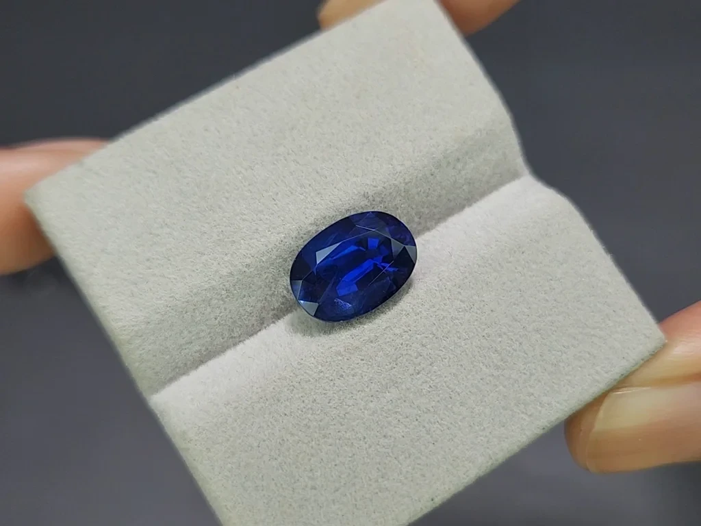 Sapphire Royal Blue oval cut 5.05 carats, Madagascar Image №4