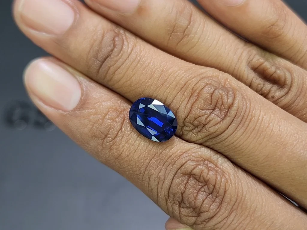 Sapphire Royal Blue oval cut 5.05 carats, Madagascar Image №2