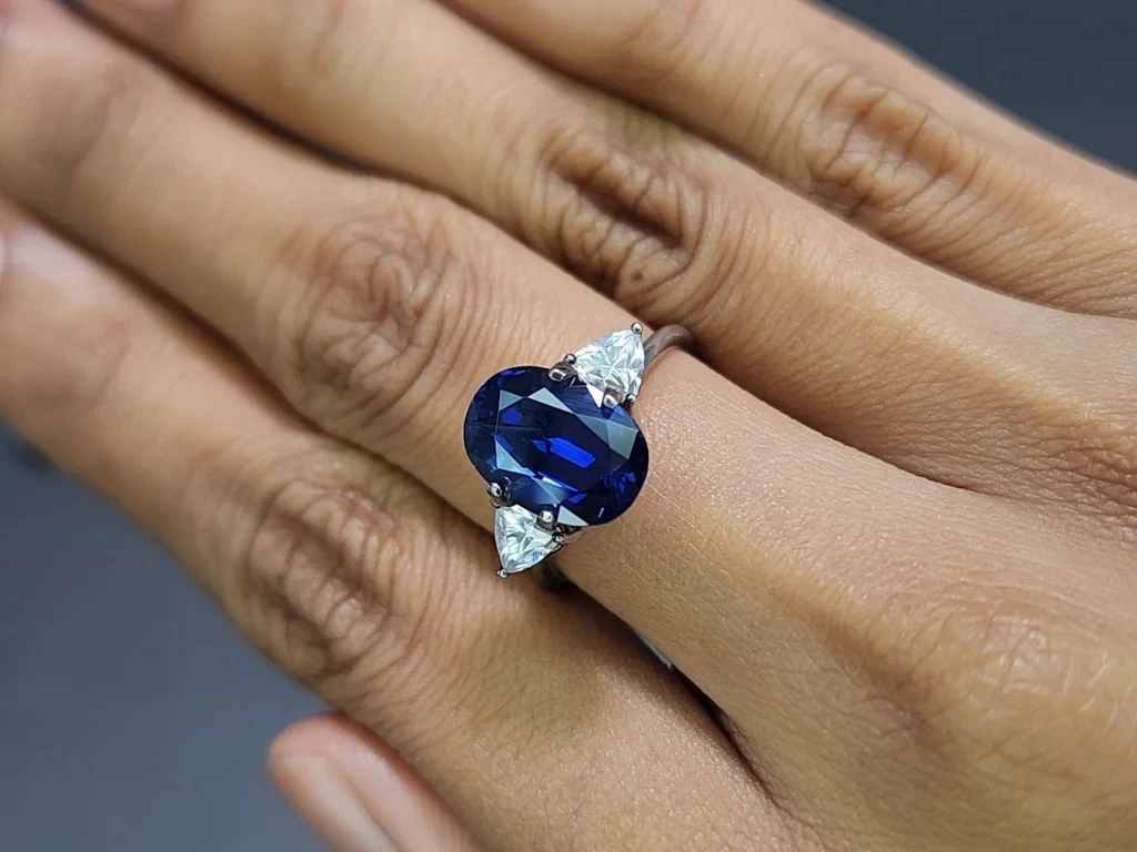 Sapphire Royal Blue oval cut 5.05 carats, Madagascar Image №5