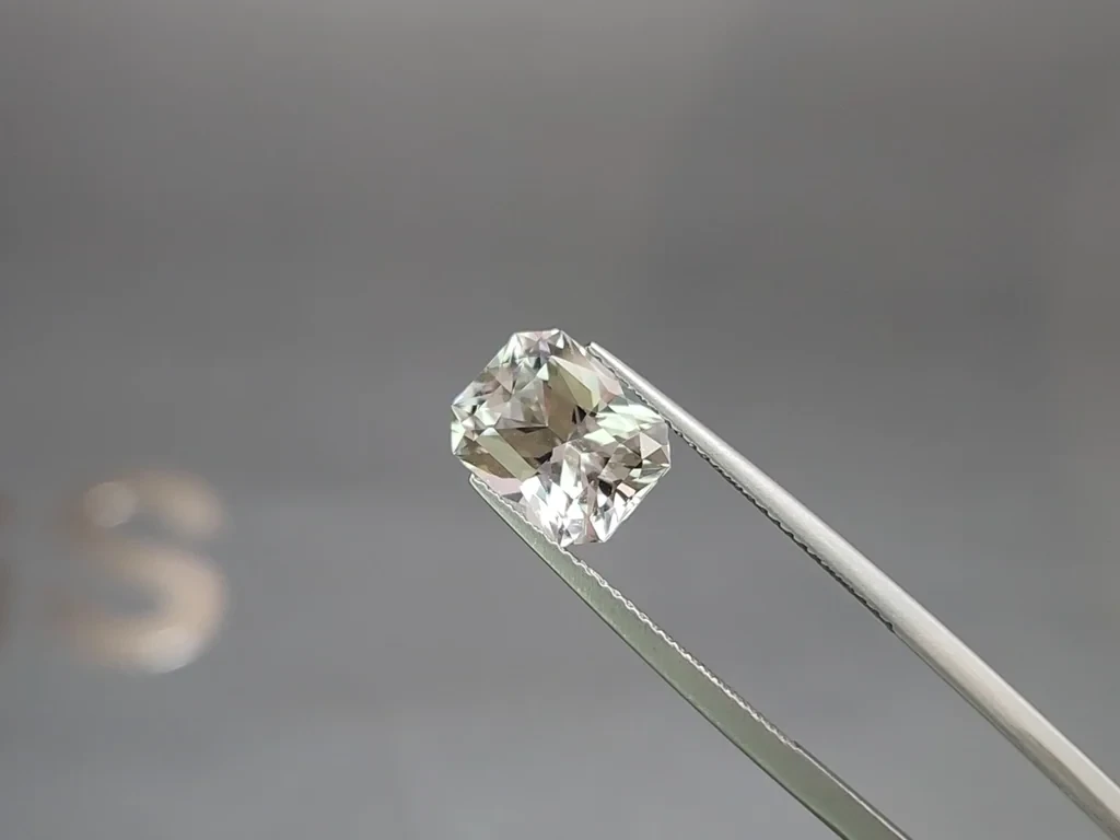 Kunzite radiant cut 3.73 carats, Pakistan Image №3