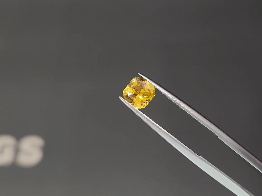 Sapphire Vivid Yellow  radiant cut 1.53 carats, Sri Lanka Image №3