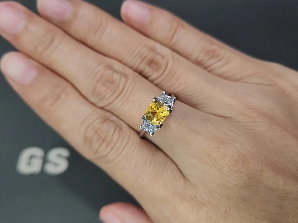 Sapphire Vivid Yellow  radiant cut 1.53 carats, Sri Lanka Image №5