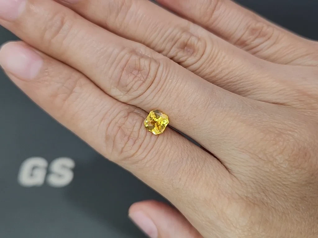 Sapphire Vivid Yellow  radiant cut 1.53 carats, Sri Lanka Image №2