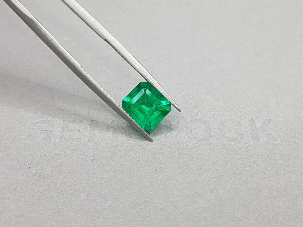 Ring with 2.23 ct Muzo Green emerald and diamonds in 18K white gold Image №9