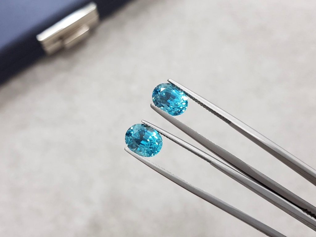 Pair of brilliant blue oval cut zircons 9.33 ct Image №3
