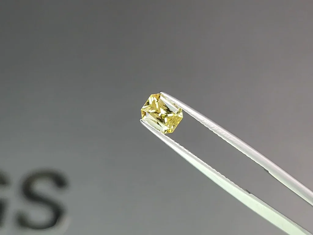 Yellow radiant cut sapphire 0.81 carats, Madagascar Image №3