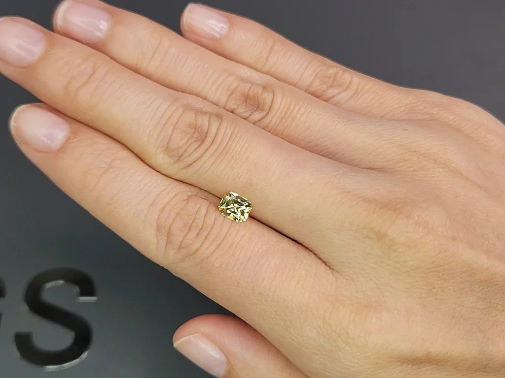 Yellow radiant cut sapphire 0.81 carats, Madagascar Image №2