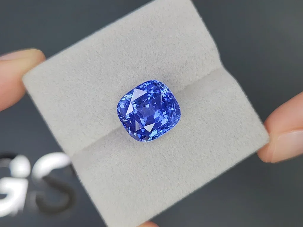 Unheated cushion cut Cornflower Blue sapphire 13.35 carats, Sri Lanka Image №4