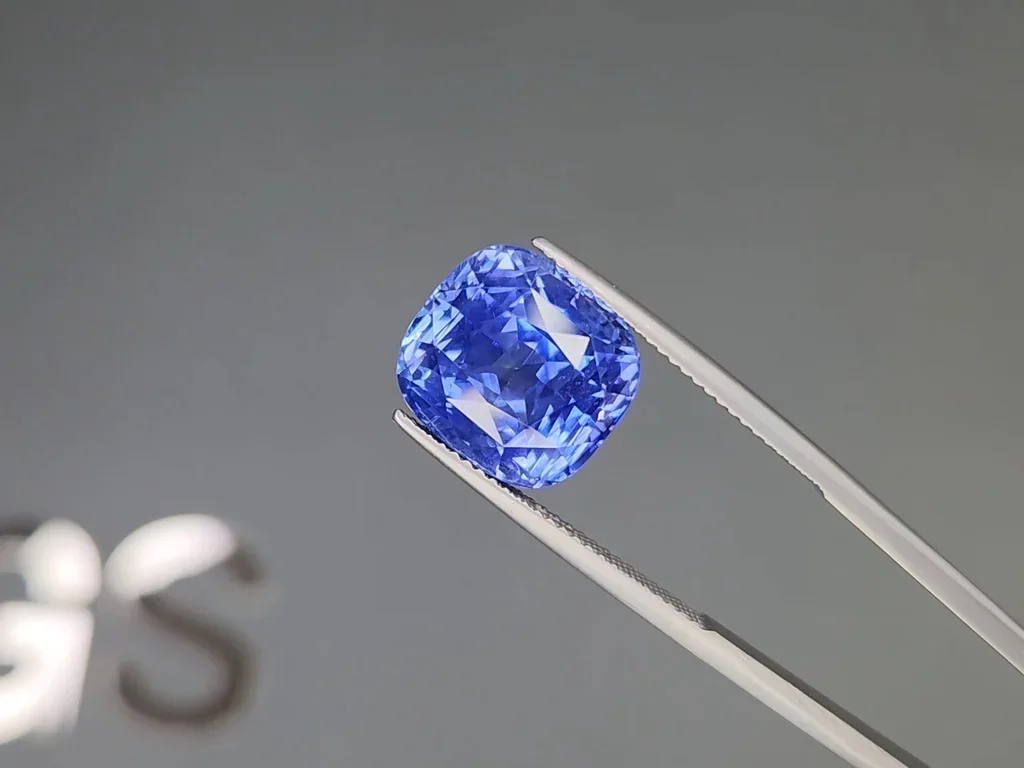 Unheated cushion cut Cornflower Blue sapphire 13.35 carats, Sri Lanka Image №3