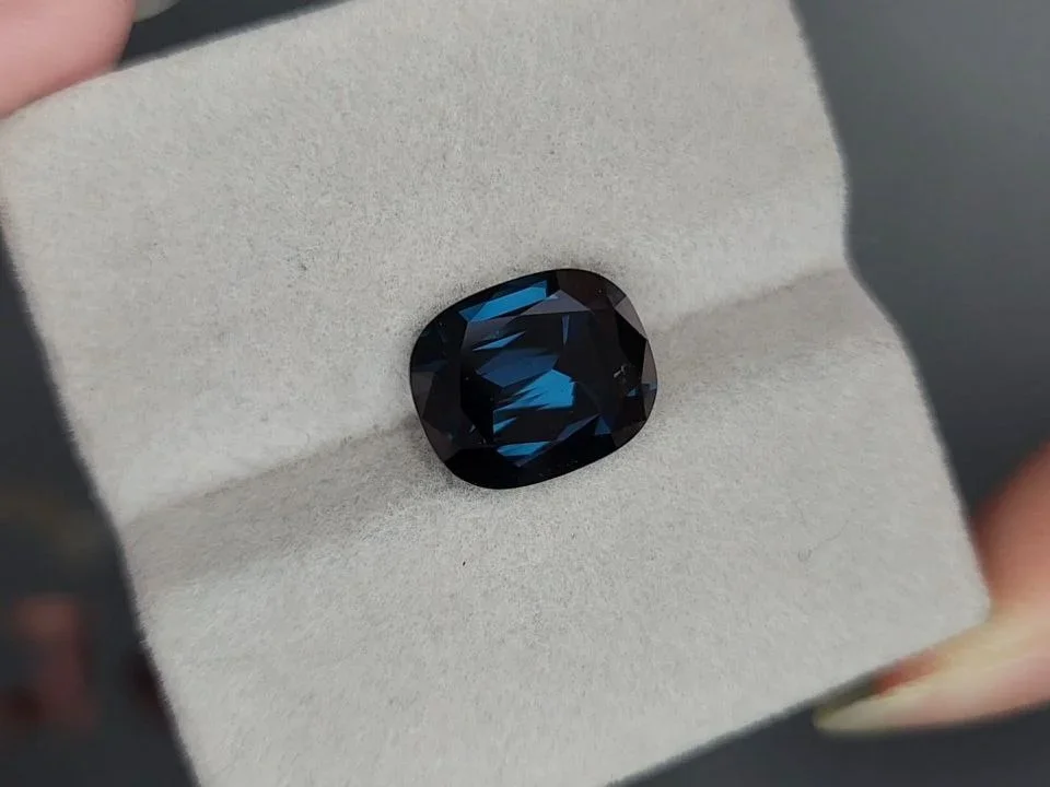 Cushion-cut deeep blue spinel 5.90 carats, Tanzania Image №4