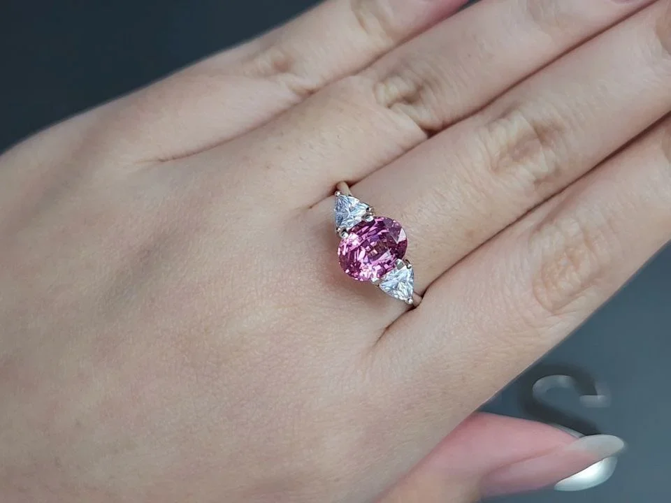 Intense pink Mahenge spinel in oval cut 2,55 carats, Tanzania   Image №5