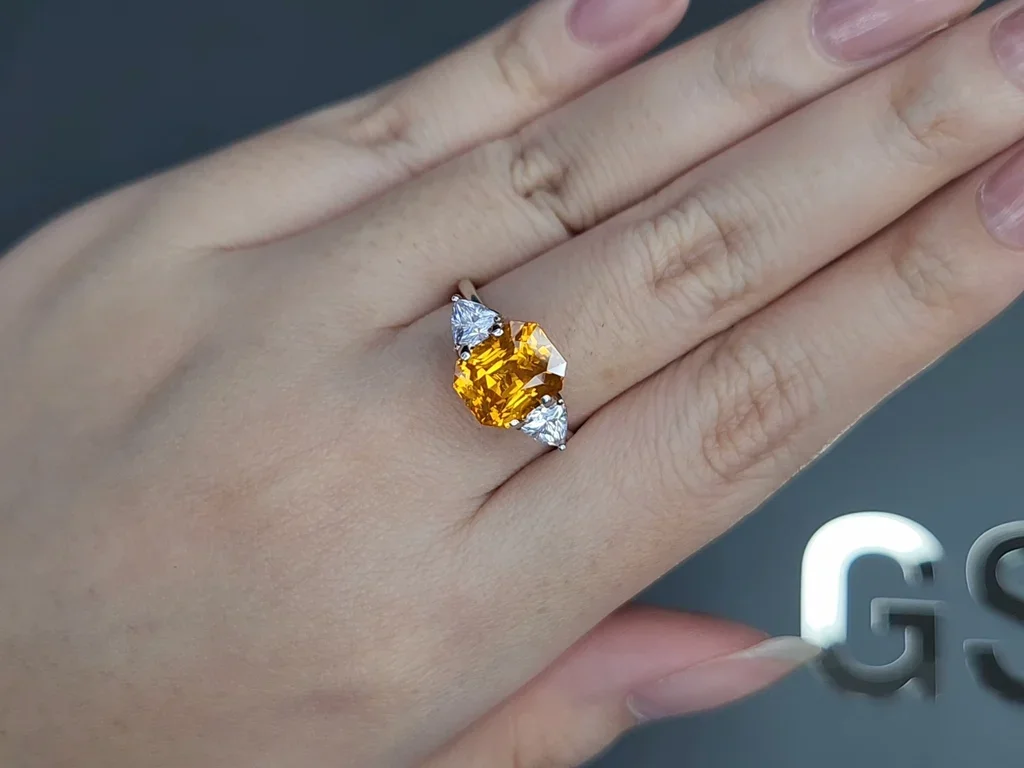 Vivid yellow-orange sapphire in radiant cut 5,12 carats, Sri Lanka Image №5